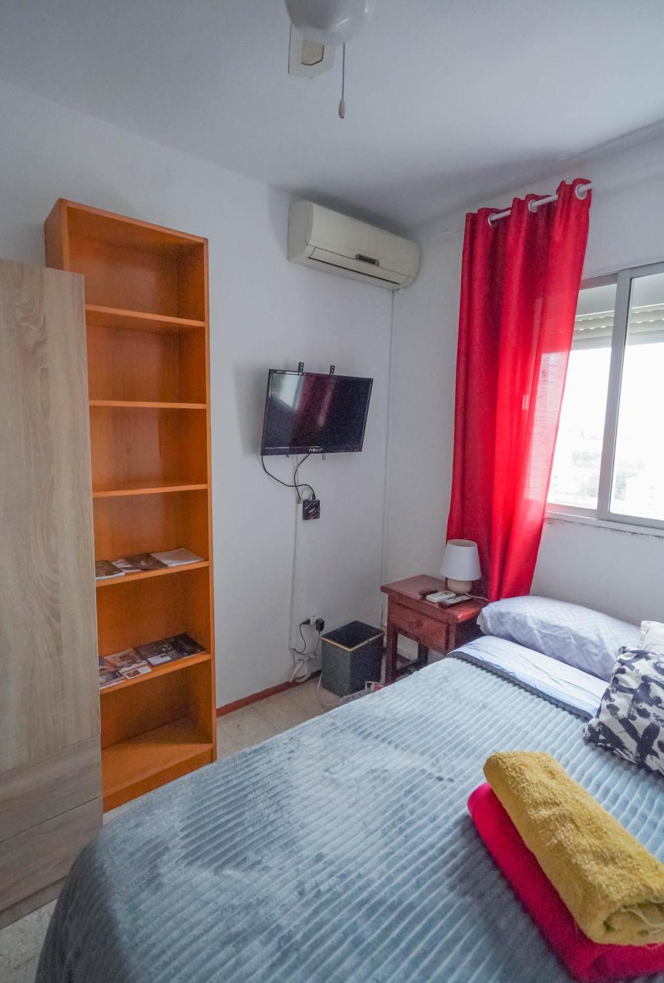 Habitaciones Privadas Con Cama Doble En Sevilla Esterno foto