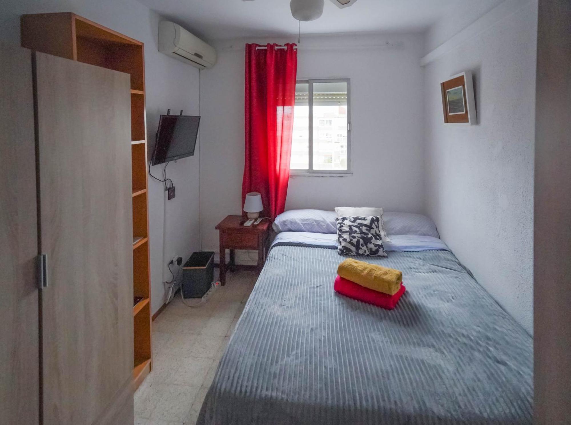 Habitaciones Privadas Con Cama Doble En Sevilla Esterno foto