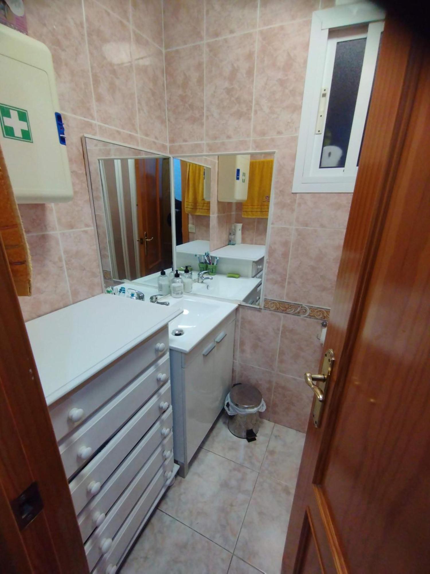Habitaciones Privadas Con Cama Doble En Sevilla Esterno foto