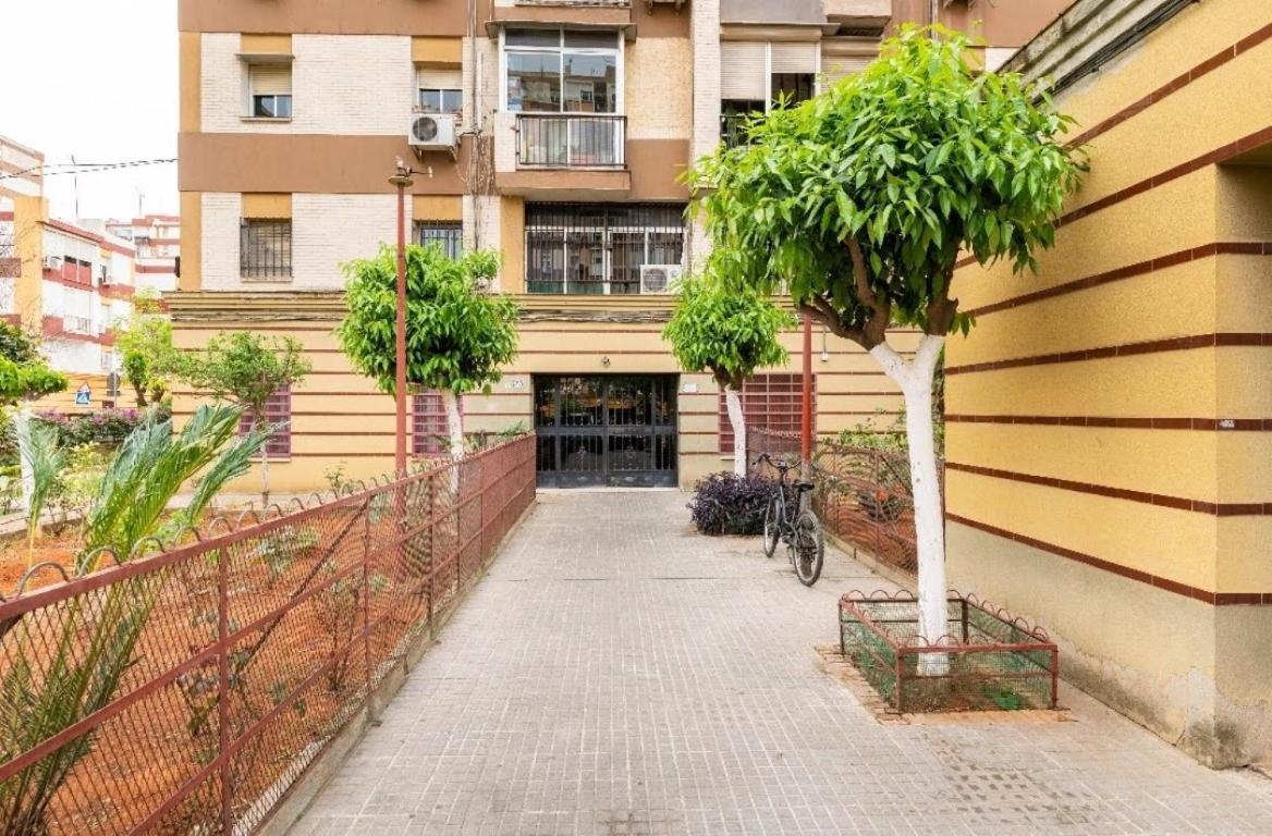 Habitaciones Privadas Con Cama Doble En Sevilla Esterno foto
