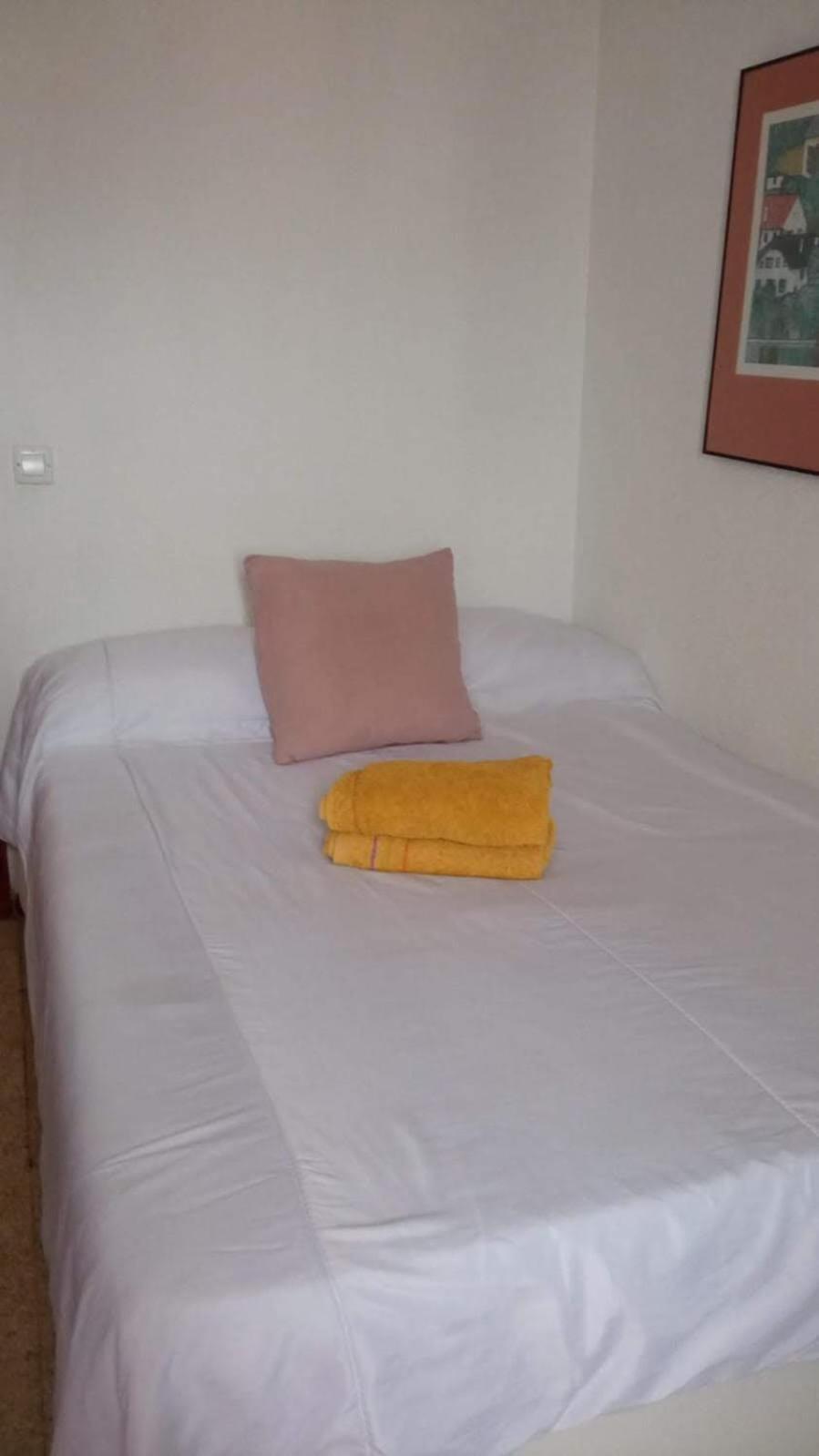 Habitaciones Privadas Con Cama Doble En Sevilla Esterno foto