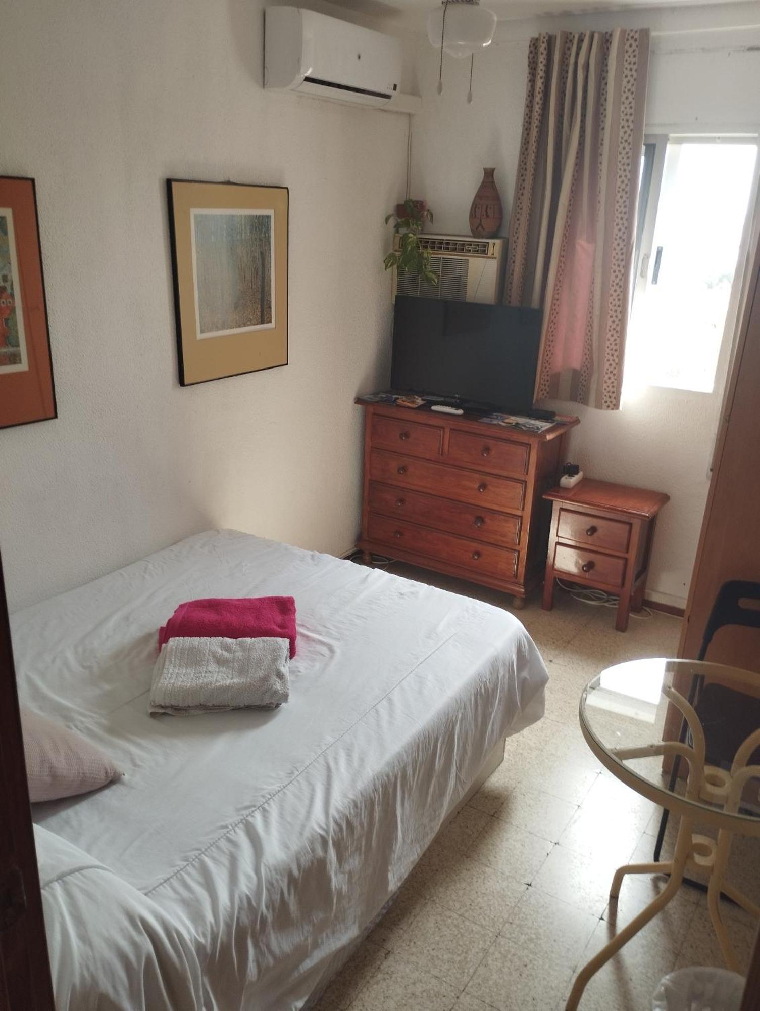 Habitaciones Privadas Con Cama Doble En Sevilla Esterno foto