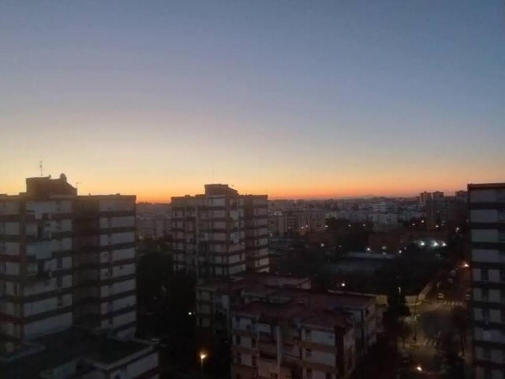 Habitaciones Privadas Con Cama Doble En Sevilla Esterno foto
